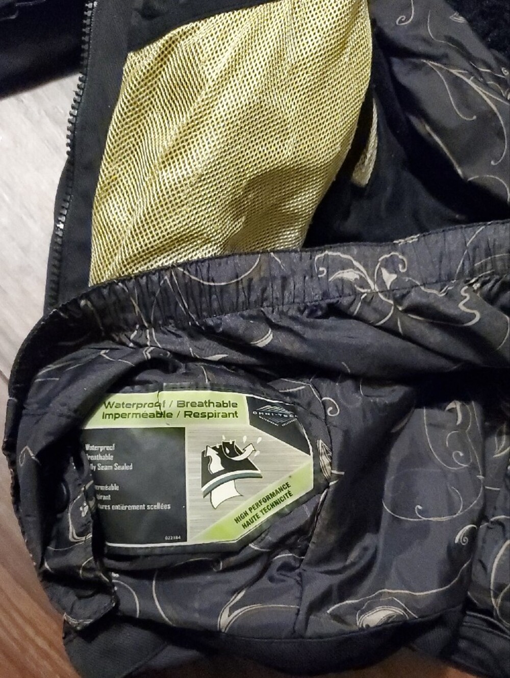 Columbia Vintage Titanium Omni-Tech Black Hooded Ski Jacket with Sleeve Accent - Picture 12 of 16